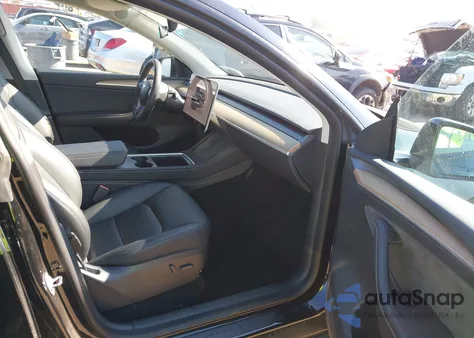 2023 Tesla Model Y Awd/Long Range Dual Motor All-Wheel Drive z USA, uszkodzony, nr VIN 7SAYGDEE1PA025933